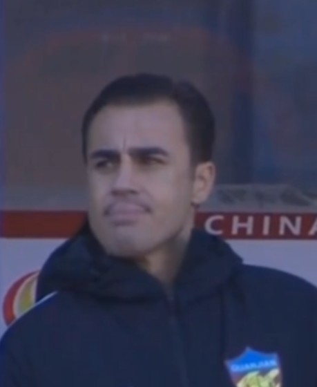 拉维奇第二次丢点球,拉维奇凌空打门