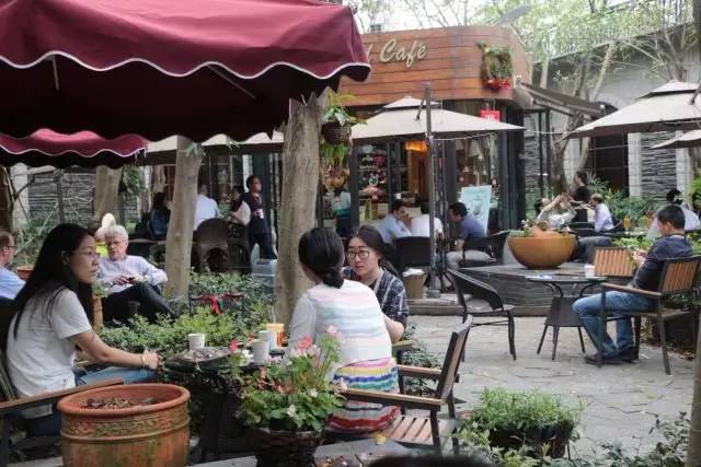 阿里巴巴和华为哪里的员工待遇好 (阿里巴巴华为员工多么)