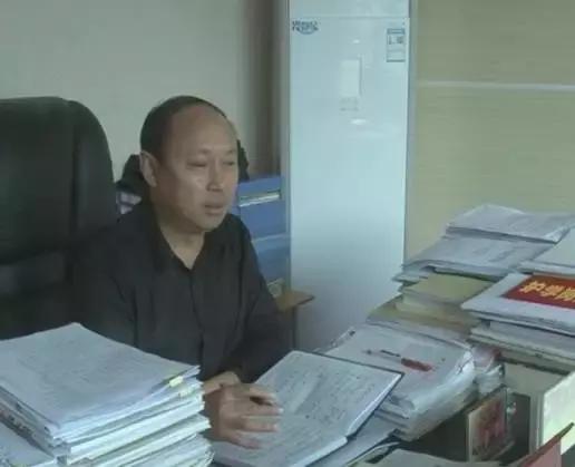 「干部塑型」用心血和汗水不断书写资中三中教育奇迹——记内江市优秀教育工作者沈国炳