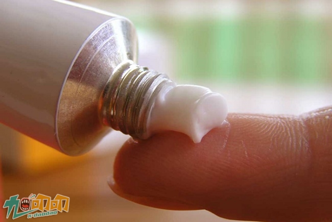 快速清理玻璃上的胶,快速清洗玻璃胶水妙招图解