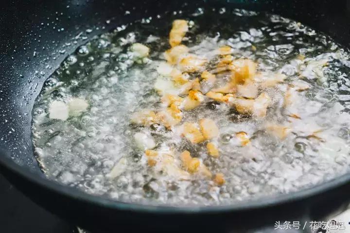 炸猪油渣怎么做到蓬松,怎样炸猪油渣又酥又脆