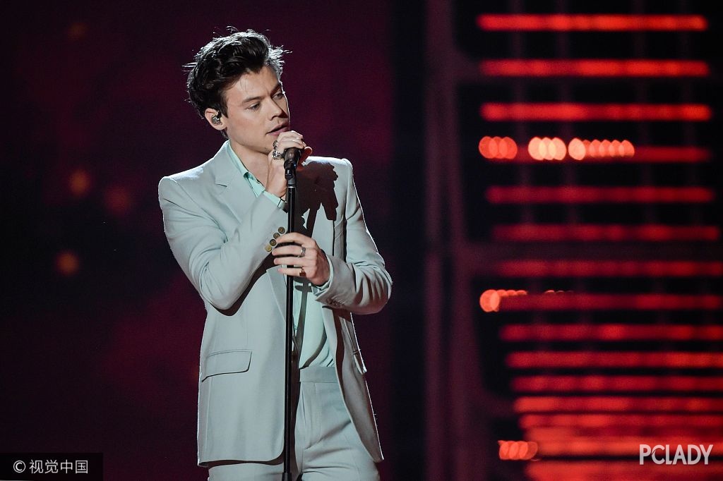 今年维密在哪里,维密奚梦瑶摔倒那一期音乐是什么