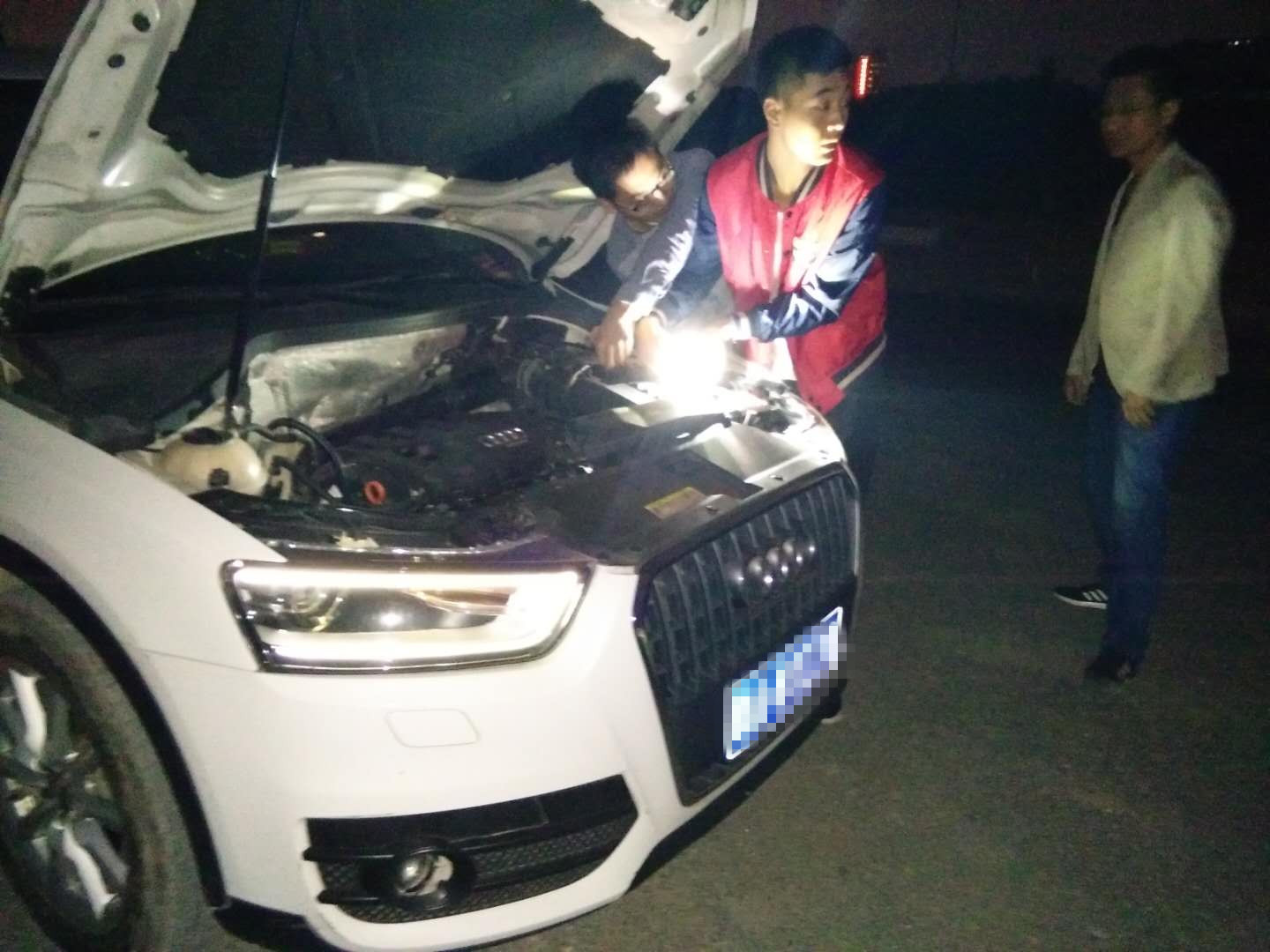 改灯匠,led透镜好还是海拉5透镜好