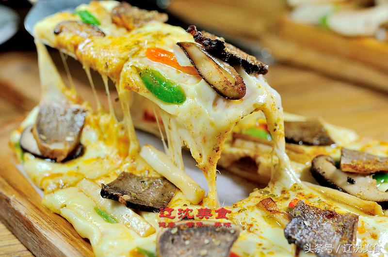 这家西餐厅融合欧美风味与中西风味，披萨永远比别人家多一块