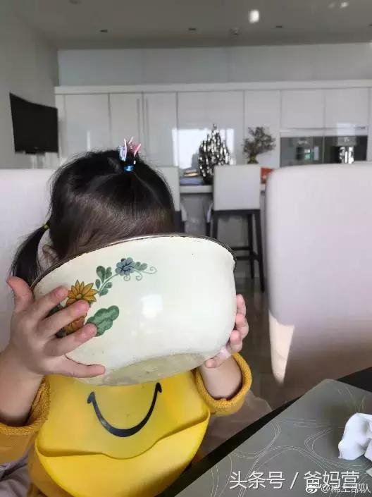 章子怡女儿去姥姥家,章子怡带女儿回家