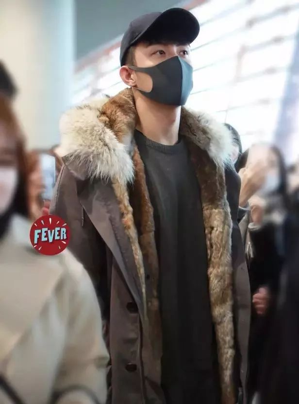 刘昊然同款羽绒服什么牌子,刘昊然同款波司登羽绒服