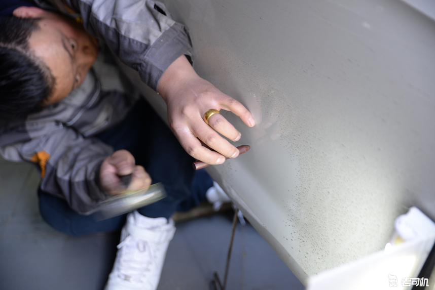 车身小凹陷有必要钣金喷漆吗,车门凹陷是钣金喷漆还是做无痕
