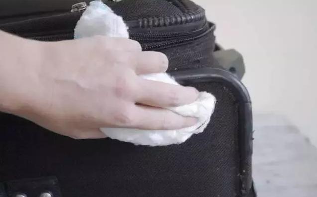 生活技巧：帆布材质的包包、行李箱如何打理？为什么你一洗就坏？