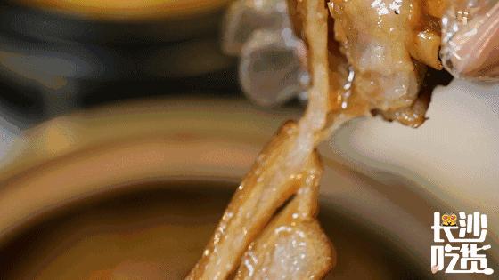 这家店竟凭借颜值和口味，竟然稳做湘菜界的精致女神十年！