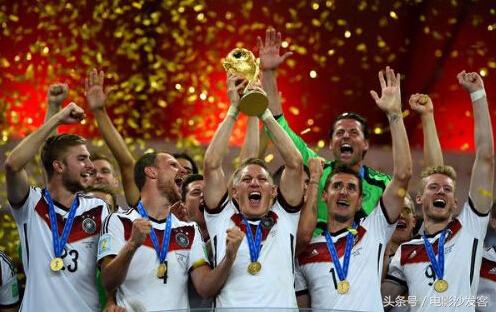 进40年10届世界杯赞助商的冠军之旅，阿迪达斯完胜耐克