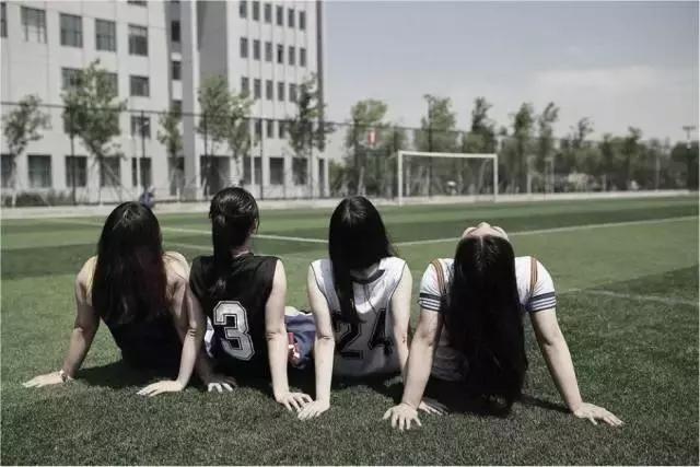 足球富有激情,足球既有激情也有温度