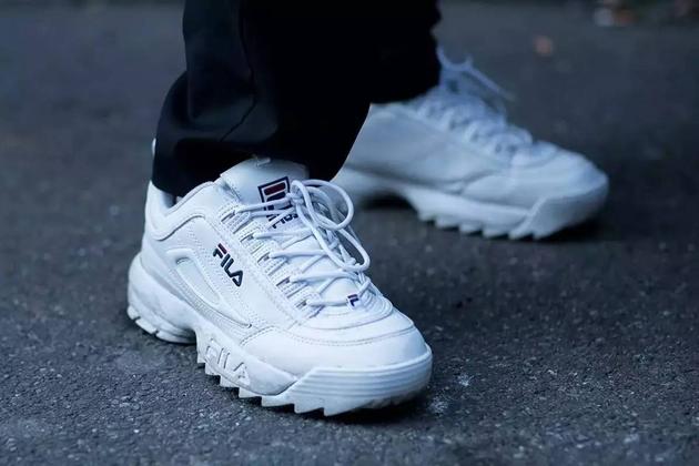 想不到一双老爹鞋也能撑起你整个衣橱