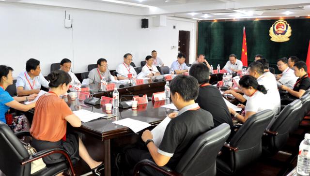 选调生和村官哪个工作忙,选调生和公务员哪个前景好