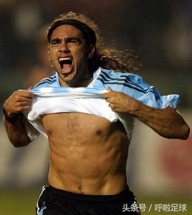 贝克汉姆卡洛斯凌空,长发飘飘拉莫斯