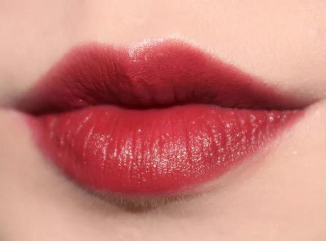 黄皮乌唇素颜适合什么颜色的口红,完美日记口红推荐色号素颜黄皮