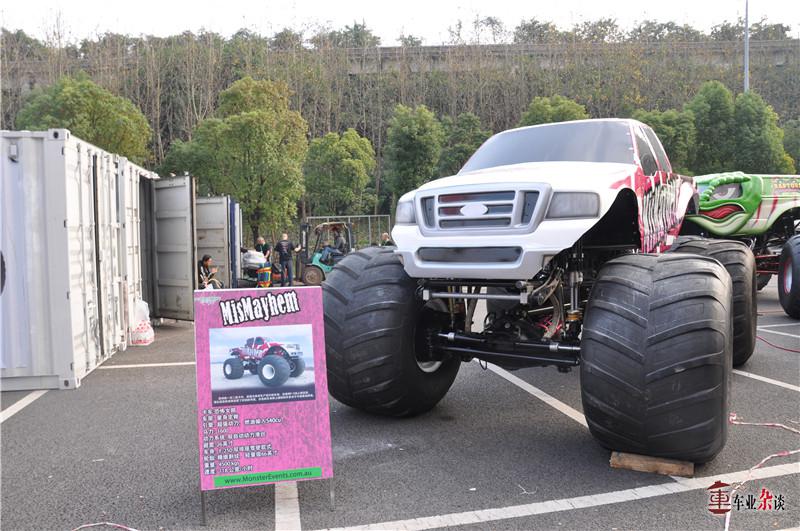 轮胎比人高的工程车,轮胎比人高的大货车