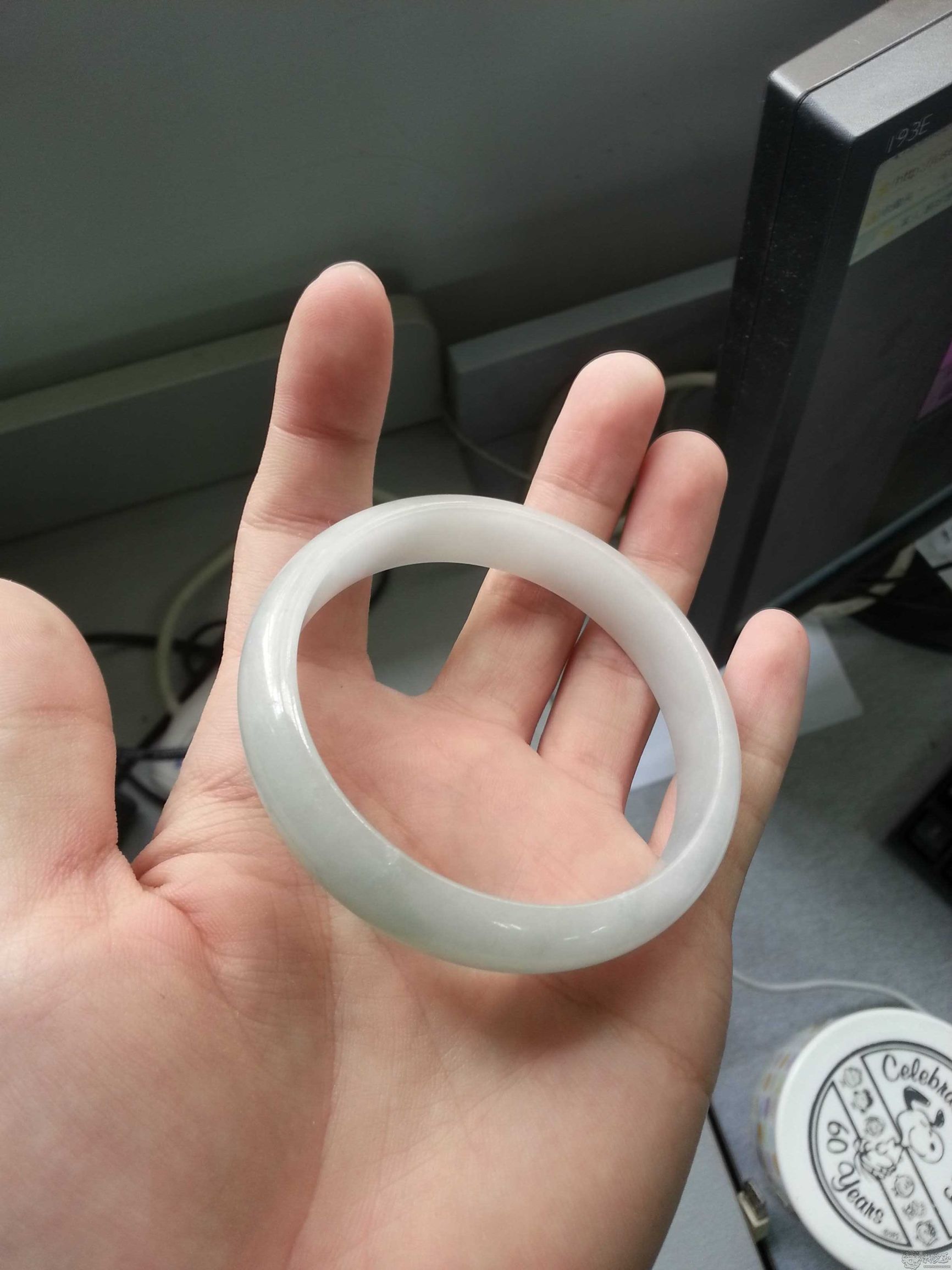 怎样判断珠宝玉石鉴定网站的真假 (如何判断网上的玉石珠宝的真假)