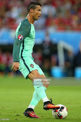 哪款足球鞋最好,适合中国人脚型的足球鞋