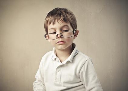 孩子总揉眼睛需要补叶黄素吗,孩子远视经常揉眼睛