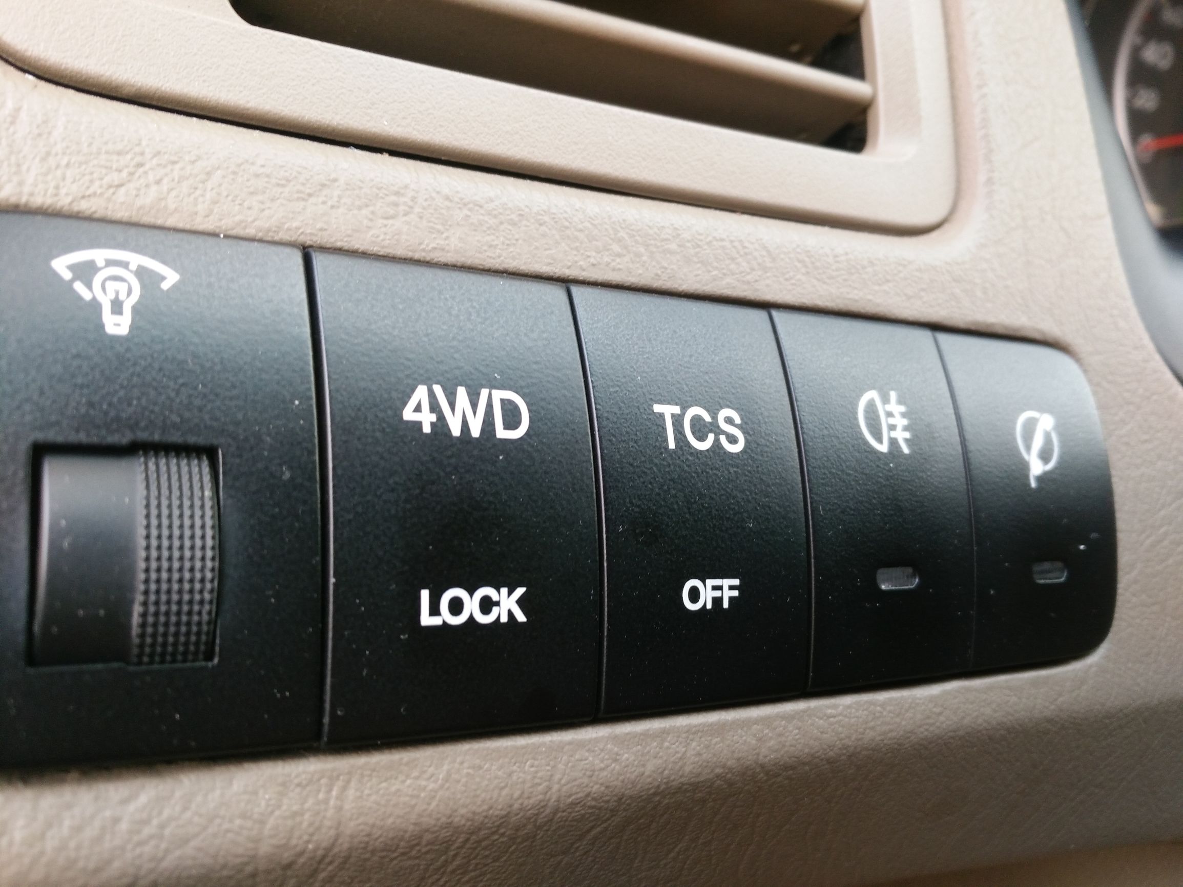 07款2.7L途胜，V6、4WD、开过的人都说好，动力杠杠的！