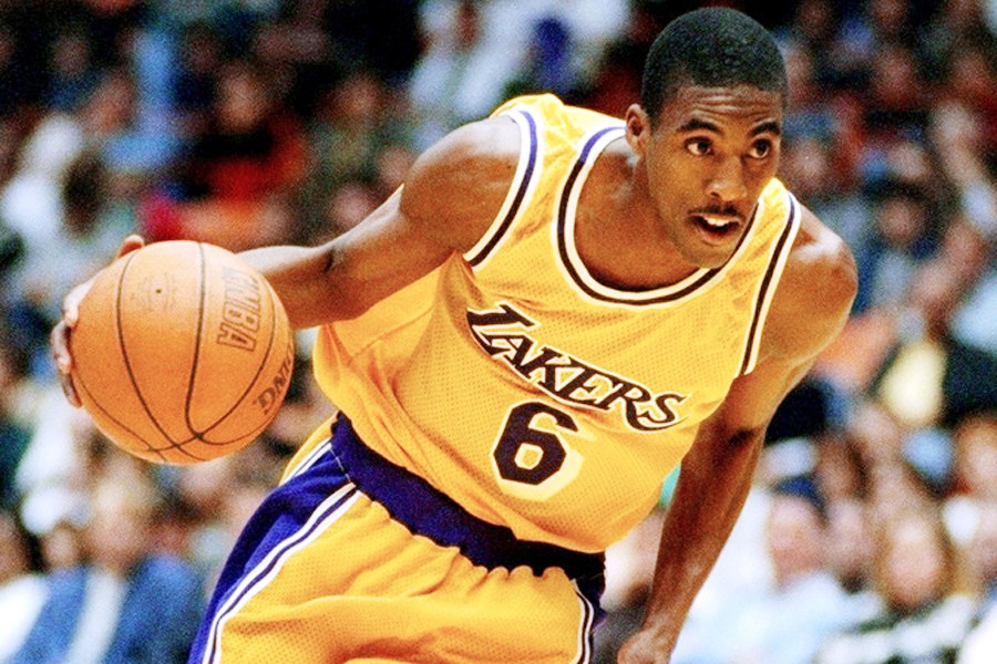 那些年科比单挑詹姆斯,回顾那些年科比的黑肘