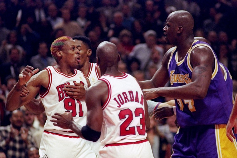 那些年科比单挑詹姆斯,回顾那些年科比的黑肘