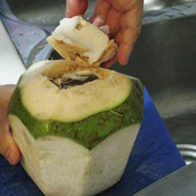 椰子怎么打开最简单方法,椰子怎么打开教学