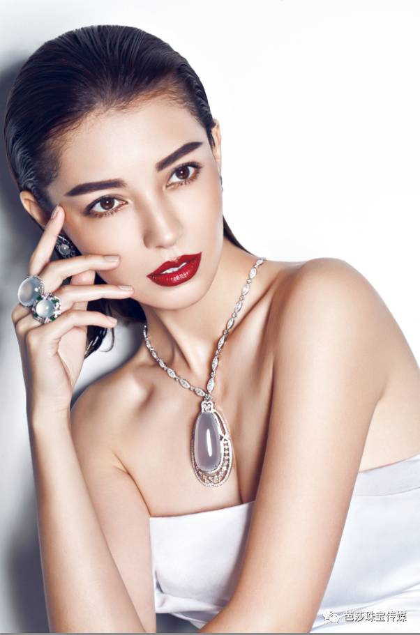 翡翠明明看着很透,翡翠真有那么多无痕无裂的吗