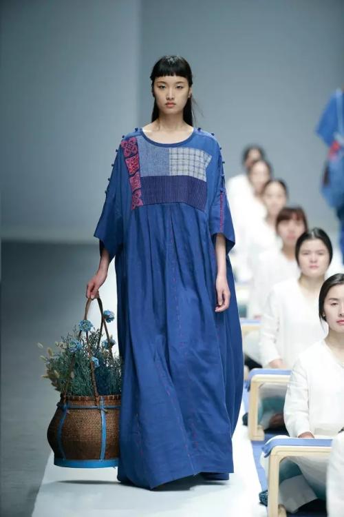 指间沙随风飞,指间沙岁月静好