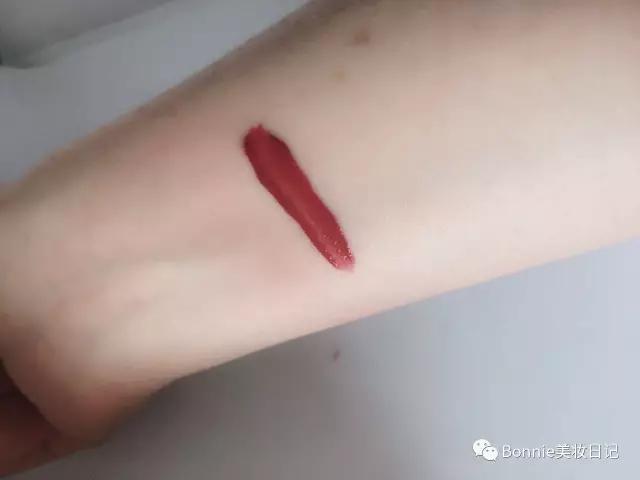 为什么我们种草的口红好看,为了口红铺了10层粉