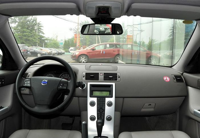 他送她一辆豪车，她却大发雷霆！只因换档就像摸裤衩。。。