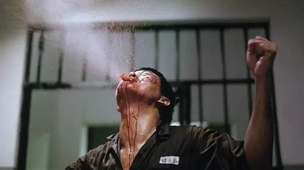 盘点港片监狱吃牢饭,回顾港片中那些让人心疼的瞬间