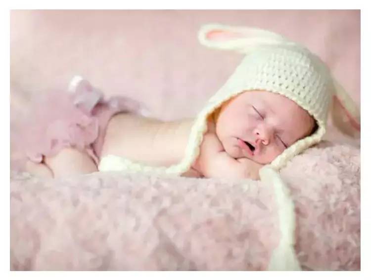 宝宝四肢爬的几种训练方法,锻炼宝宝爬行教学环节