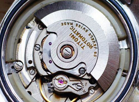 海鸥2824与瑞士2824机芯差距大吗,海鸥2824机芯和瑞士2824机芯对比