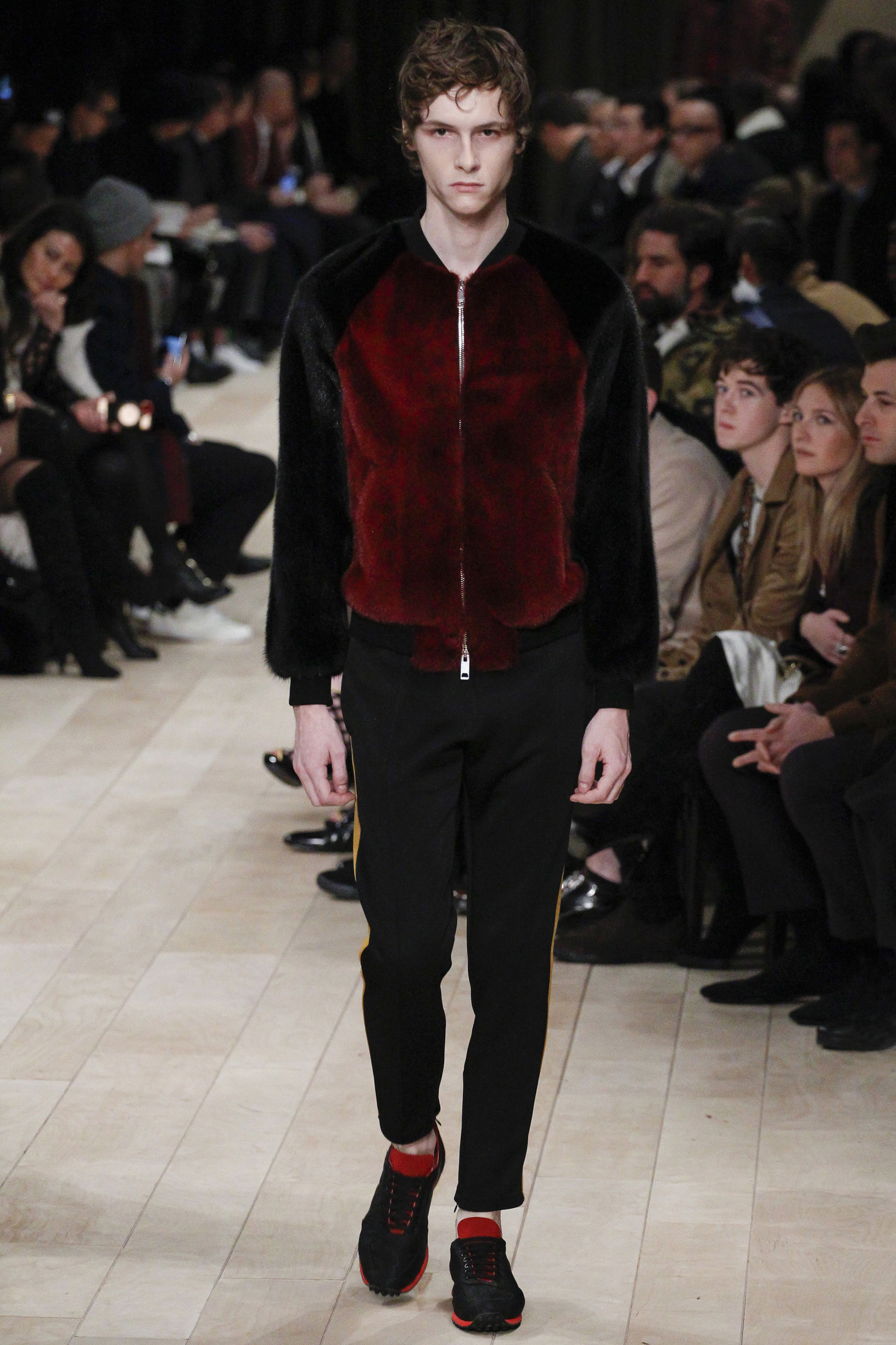 burberry男装街拍,burberry新季迷惑时尚单品男装