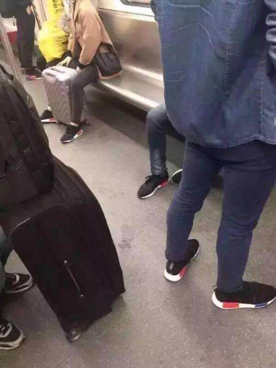 阿迪达斯nmd鞋会越穿越松吗,阿迪达斯tf成人足球鞋