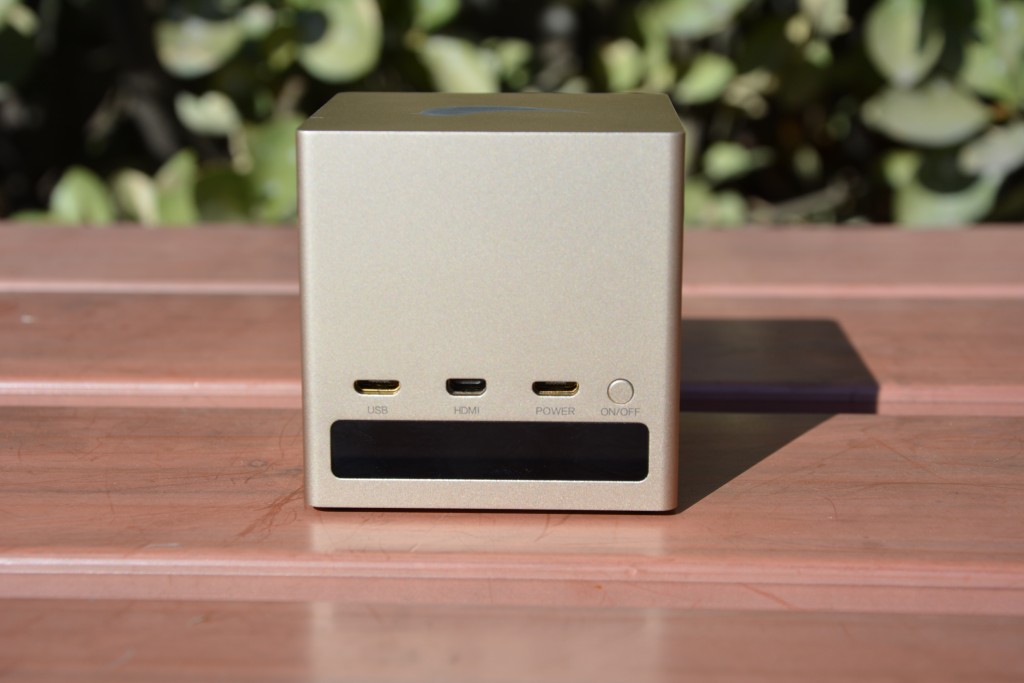 巴掌大的电脑主机,能玩英雄联盟—Sparo迷你主机测评