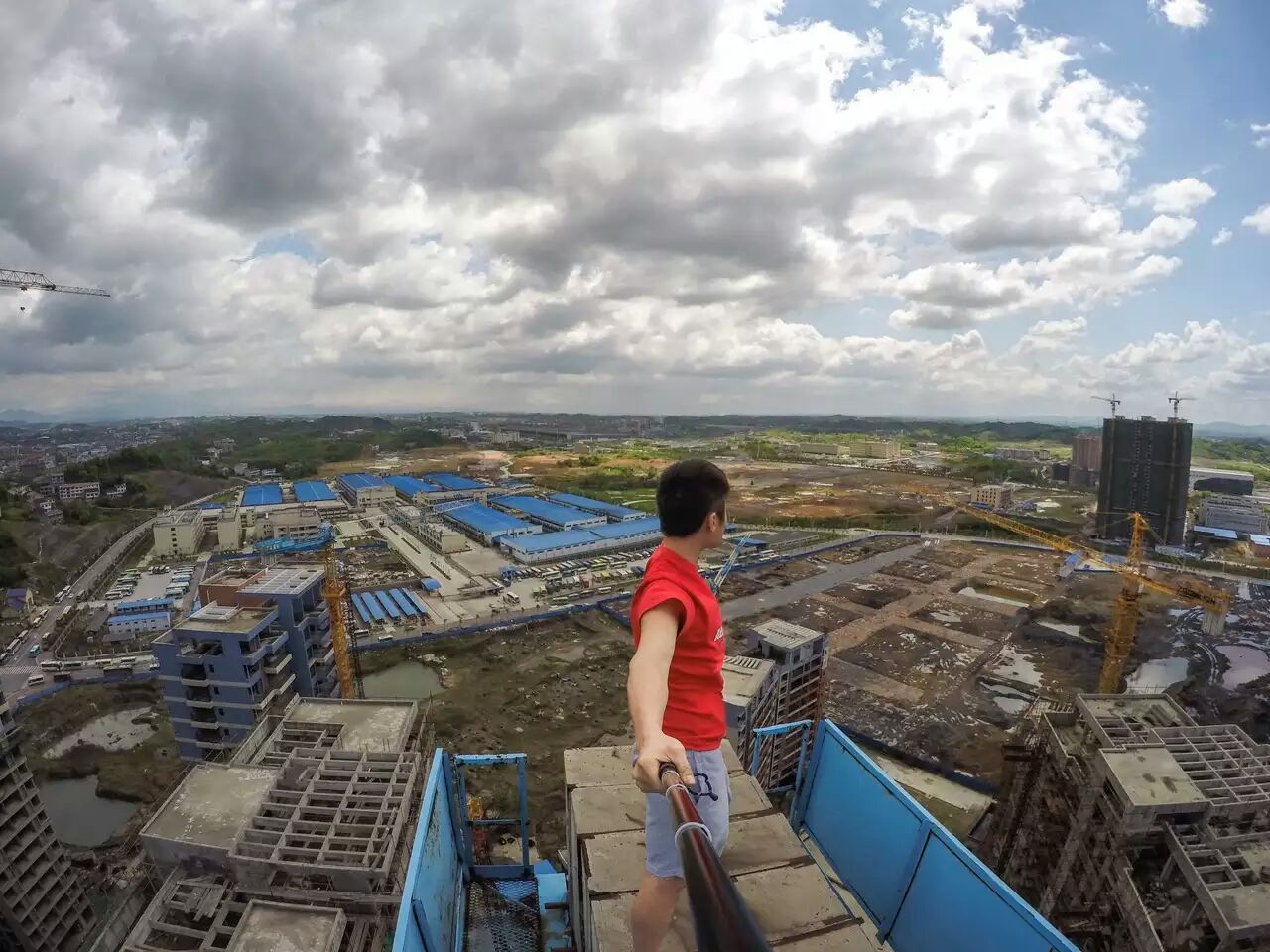 你装逼段位还停留在晒美食美颜锥子脸？看这邵阳满哥是咋玩的！