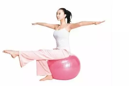 有瑜伽球怎么瘦身,瑜伽球减肥瘦全身方法