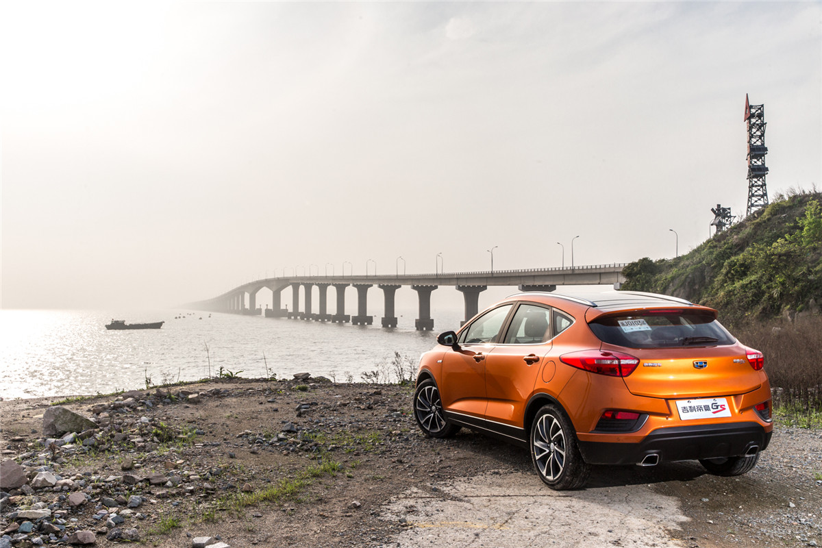 帝豪gs跟远景suv,吉利新款suv帝豪gs