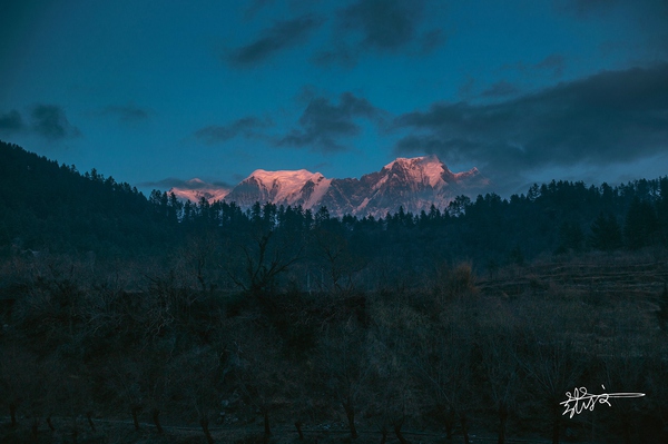 2023年中国史诗级十大徒步路线,徒步旅行路线攻略