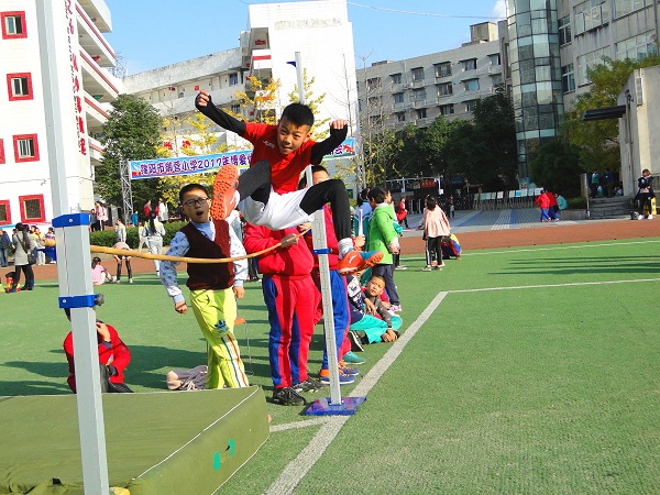 御营小学成功举行2017年博爱体育节暨冬季田径运动会