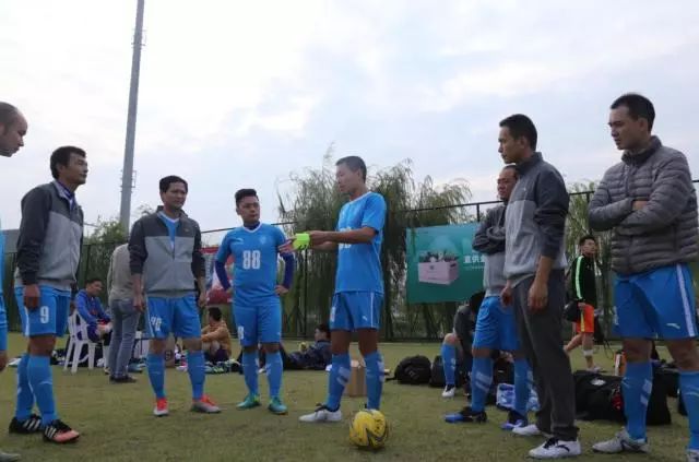 震撼！福州公安绿茵争霸！原来足球还能这么玩