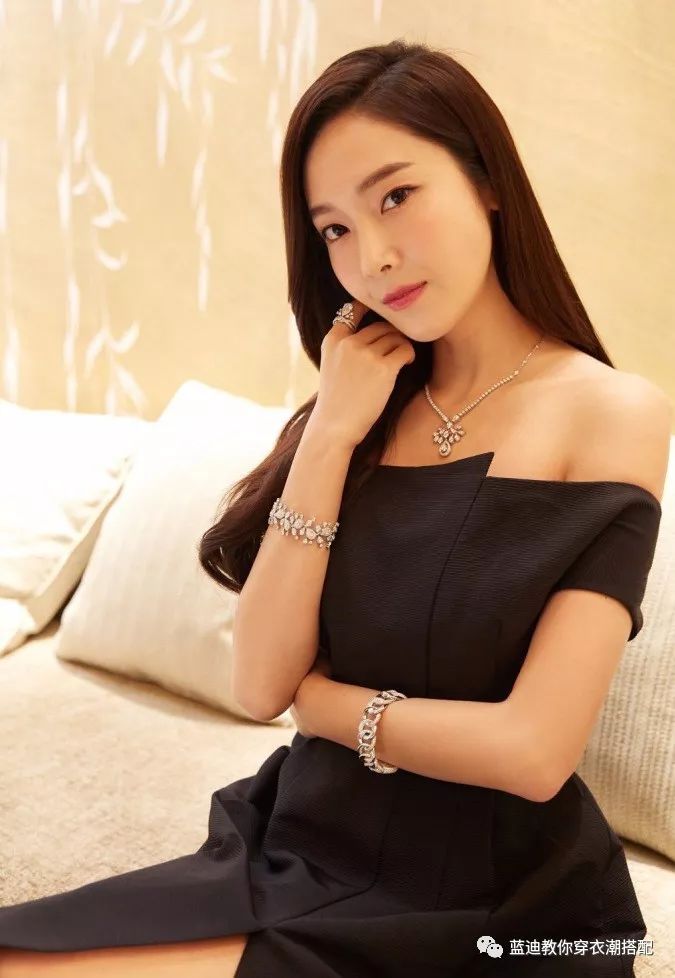 angelababy谭松韵合影,沈月乔欣街拍视频