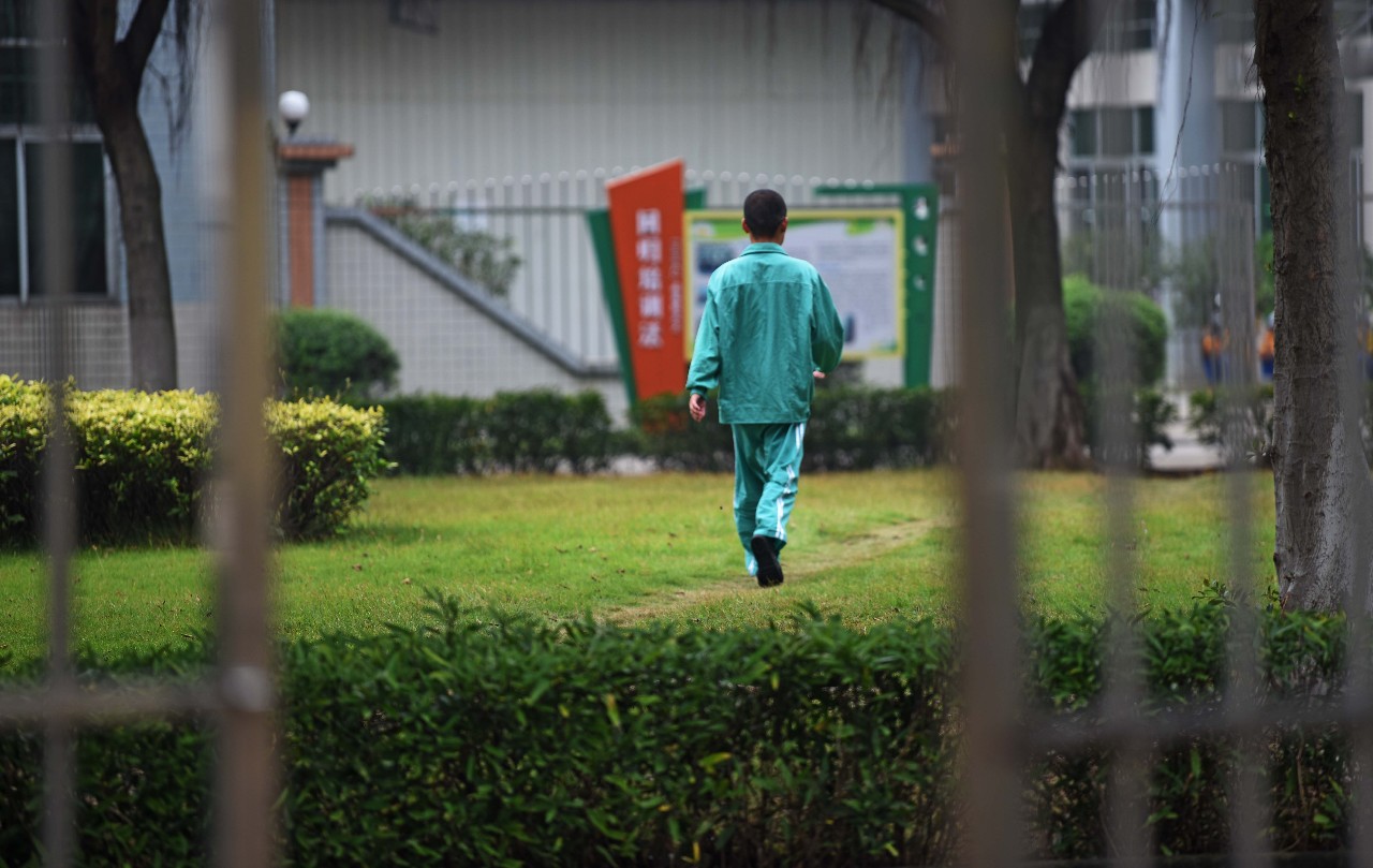 记者采访93岁艾滋病患者,记者采访艾滋病视频