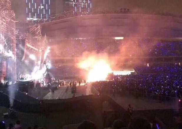 *月天五**演唱会起火，阿信深夜发文感谢寒风中执勤安保人员！