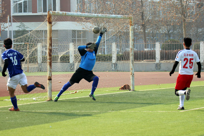 *安泰**市足球业余联赛：立丰技能不敌迎金门业