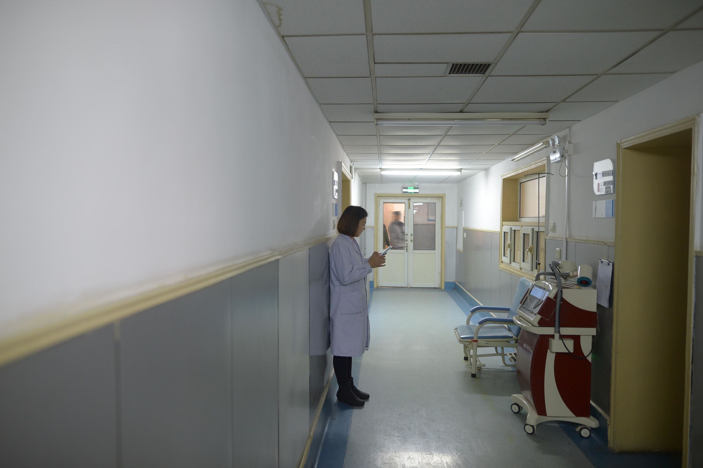 走近医护人员的日常,防治艾滋从年轻开始