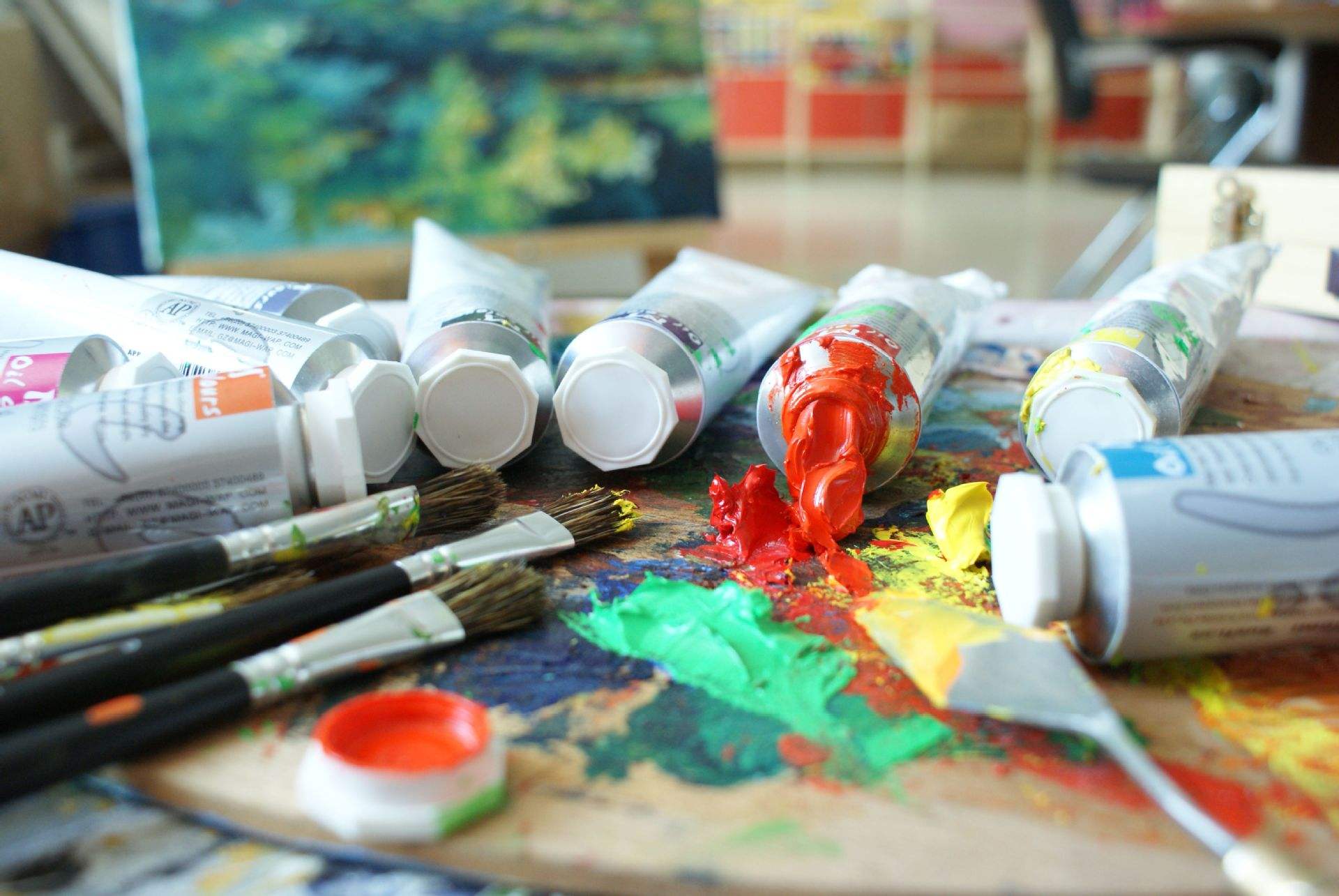 水粉和水彩怎么选,水粉如何区分颜料干湿