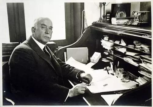 耗时40年,花费300万购置千件中华*物文**,这个美国人偏要捐给中国